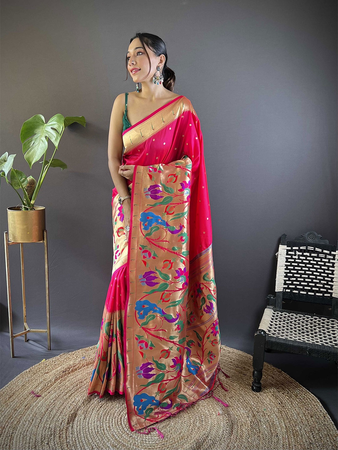 

Mitera Woven Design Zari Silk Blend Paithani Saree, Pink