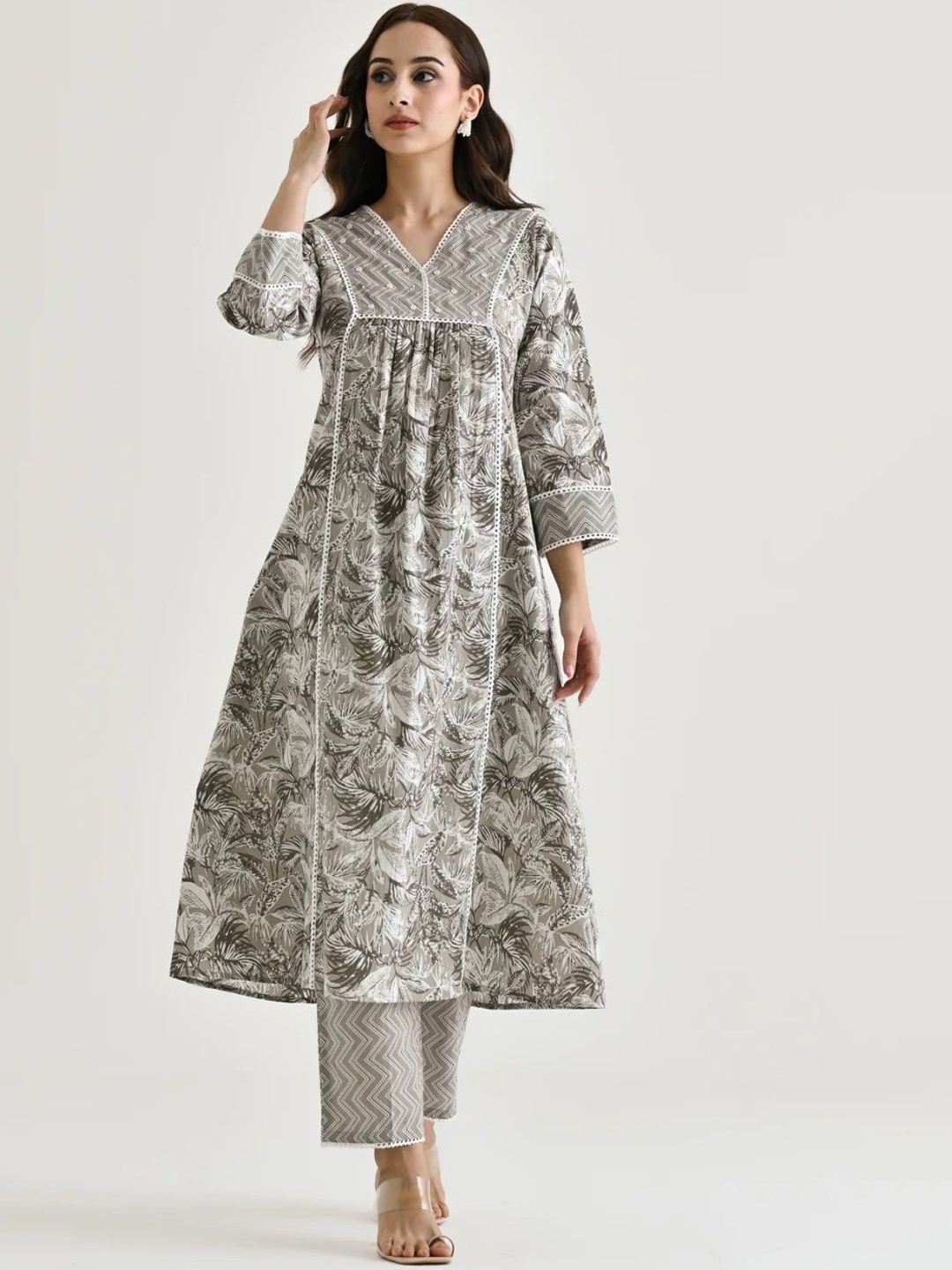 

KALINI Women Floral Printed Regular Kurta with Pyjamas, Grey