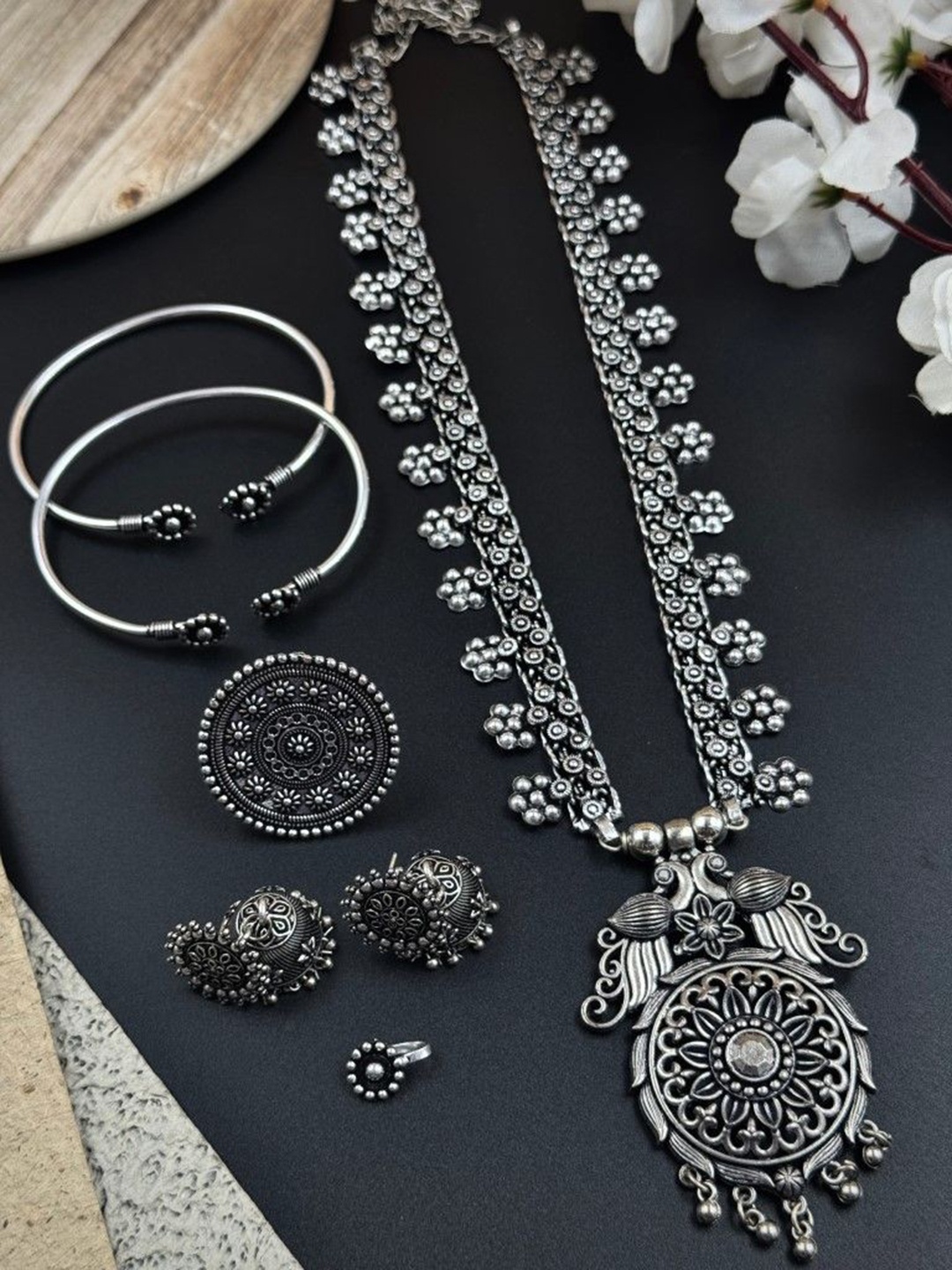 

NAMAN ARTS Silver Plated Oxidised Jewellery Set