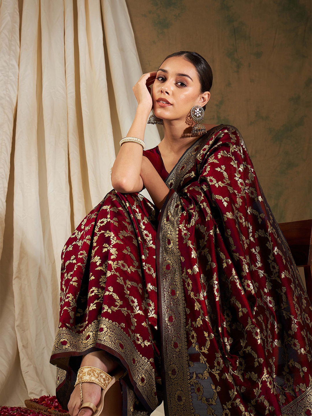 Suha Woven Design Zari Art Silk Banarasi Saree, Maroon