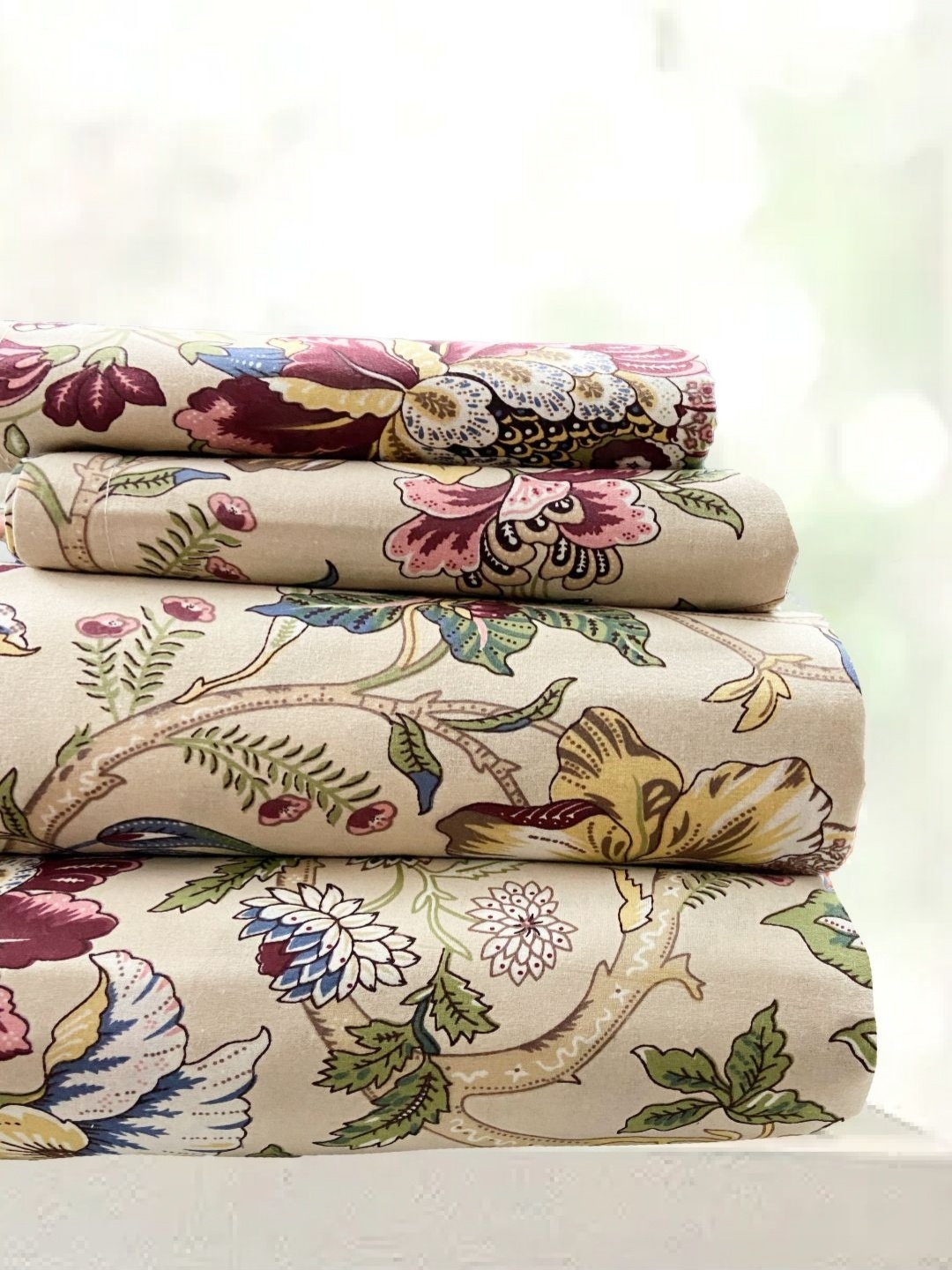 

SAJAVAT Cream-Coloured & Red Floral 500 TC King Bedsheet with 2 Pillow Covers