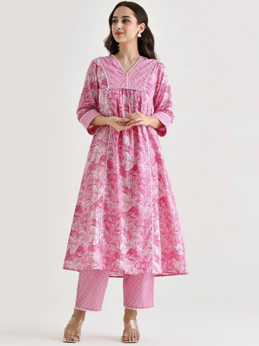 

Shatanuvart Export Women Floral Printed Regular Beads and Stones Kurta with Trousers, Pink
