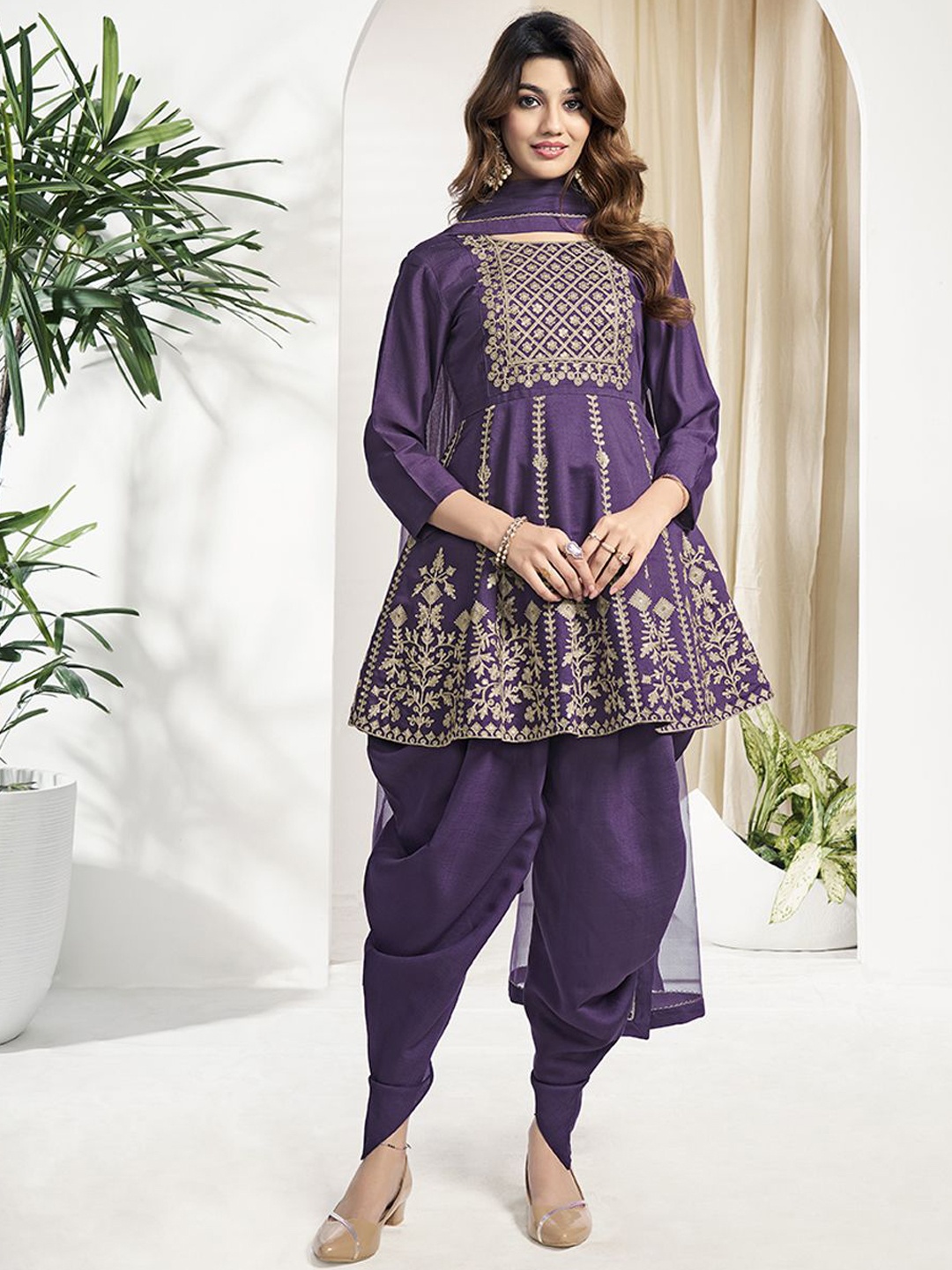 

Inddus Women Ethnic Motifs Yoke Design Empire Thread Work Kurta with Dhoti Pants & With Dupatta, Purple