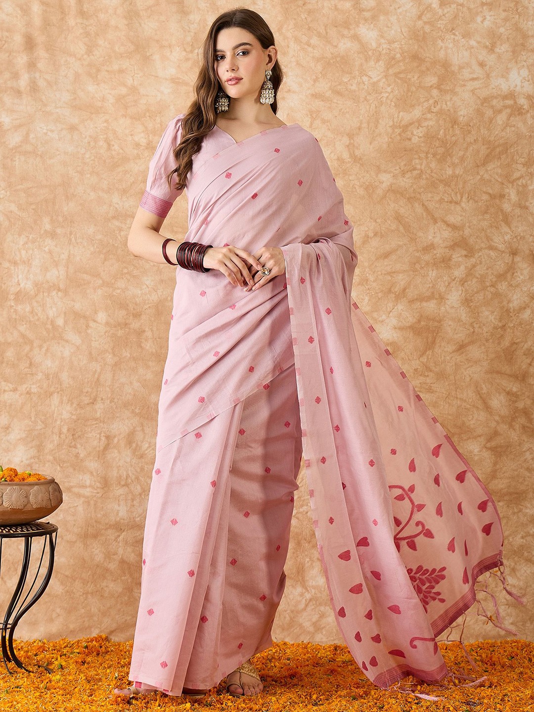 

Suha Woven Design Saree, Pink