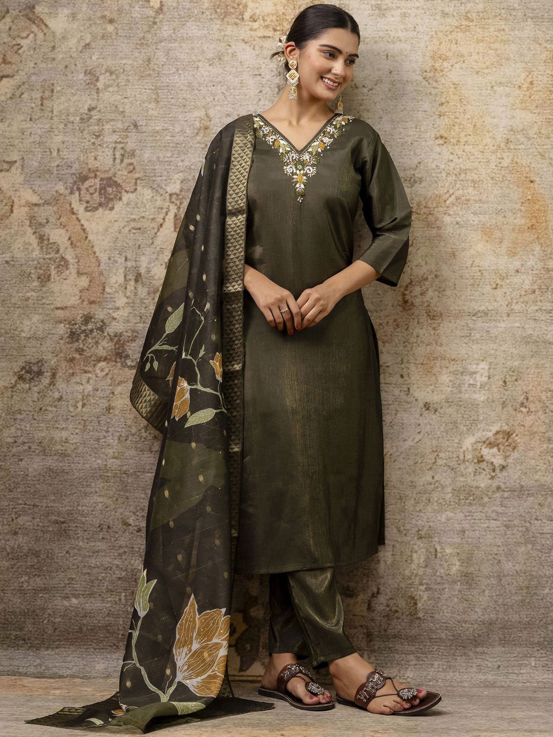 

VredeVogel Women Floral Regular Kurta with Trousers & With Dupatta, Green
