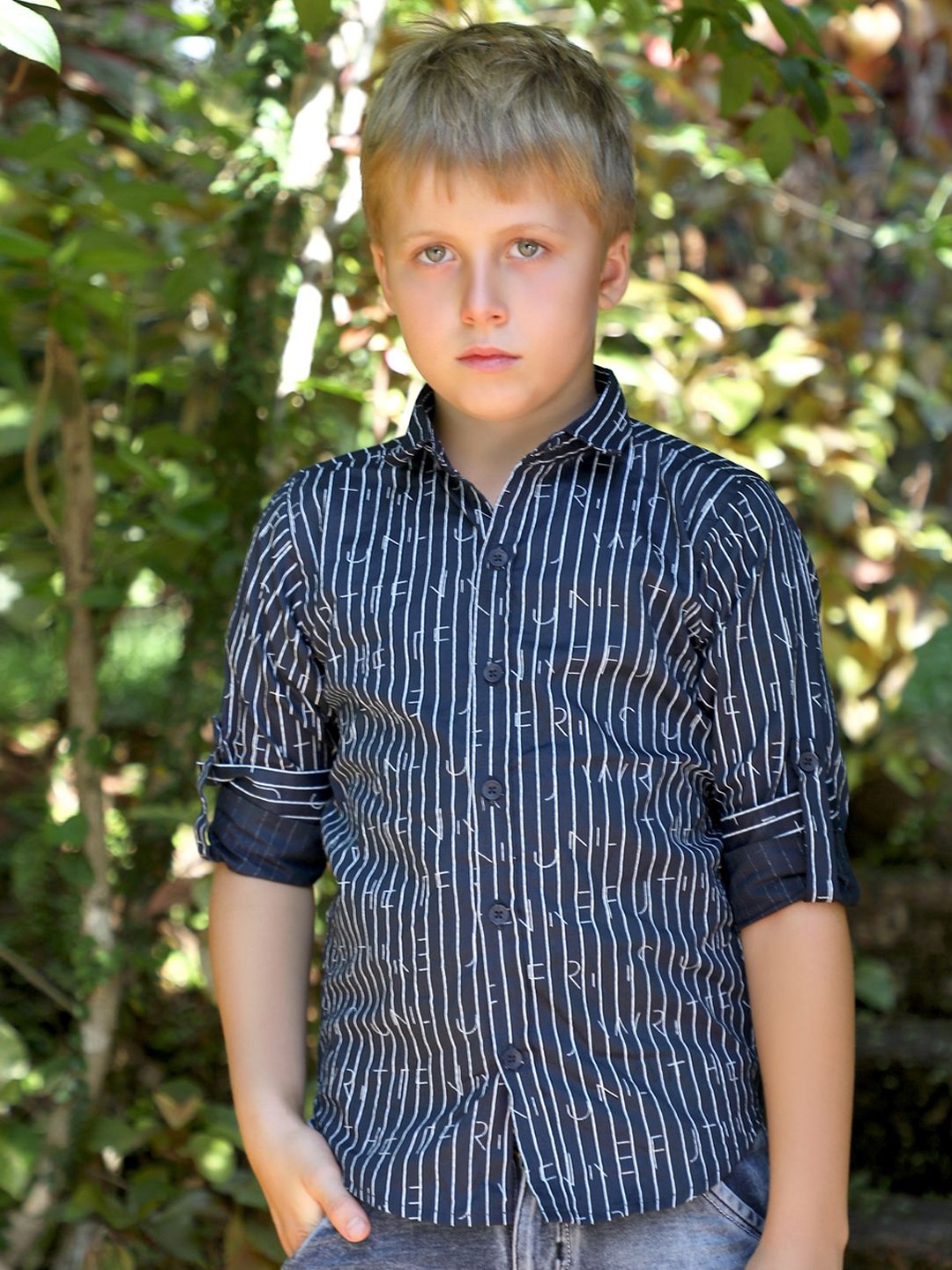 

MashUp Boys Classic Opaque Printed Casual Shirt, Navy blue