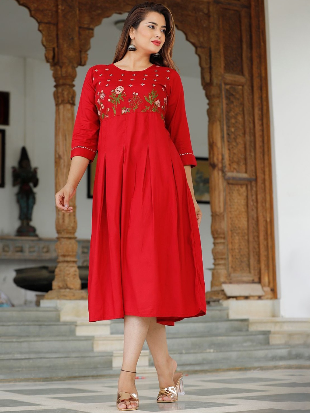 

Mehsoos Women Embroidered Anarkali Kurta, Maroon