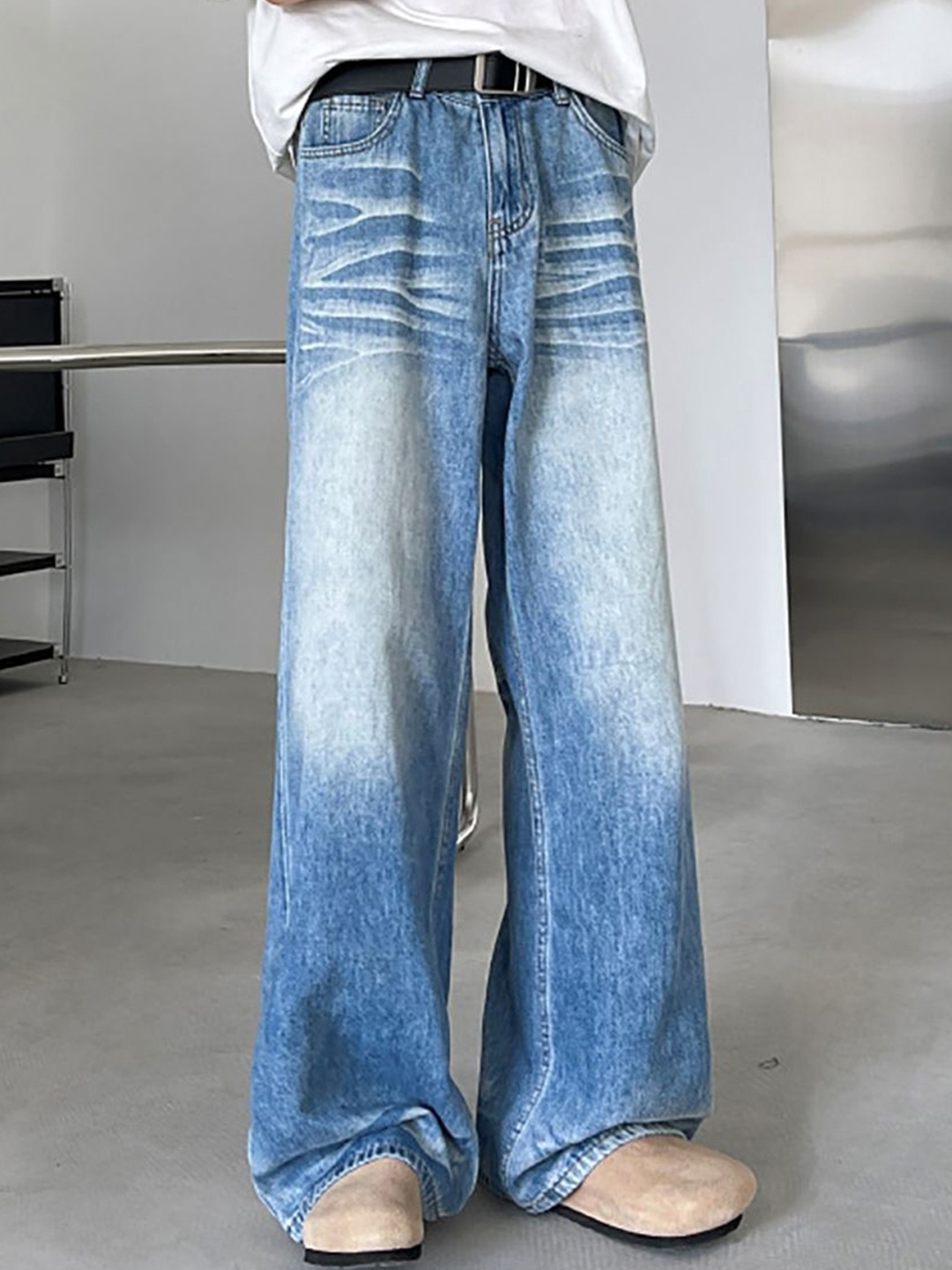 

StyleCast x Revolte Men Wide Leg Light Fade Jeans, Blue