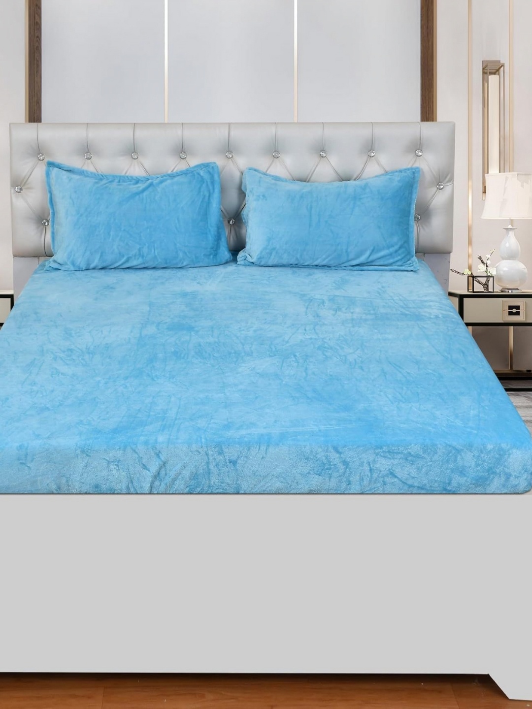 

Innovative Edge Blue Woolen Fitted 160 TC King Bedsheet Set 1.82 m x 1.98 m