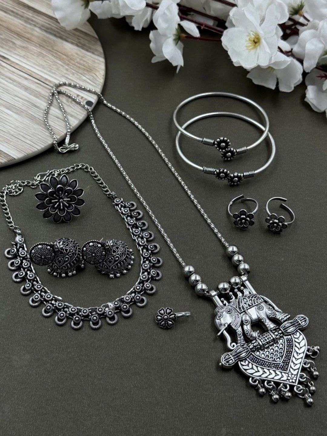 

NAMAN ARTS Mahira Silver-Plated Oxidised Necklace Jewellery Set