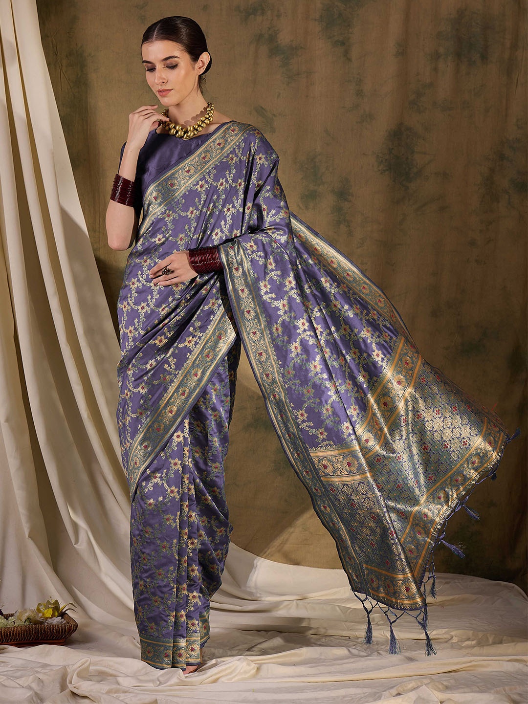 

Suha Woven Design Zari Art Silk Banarasi Saree, Lavender