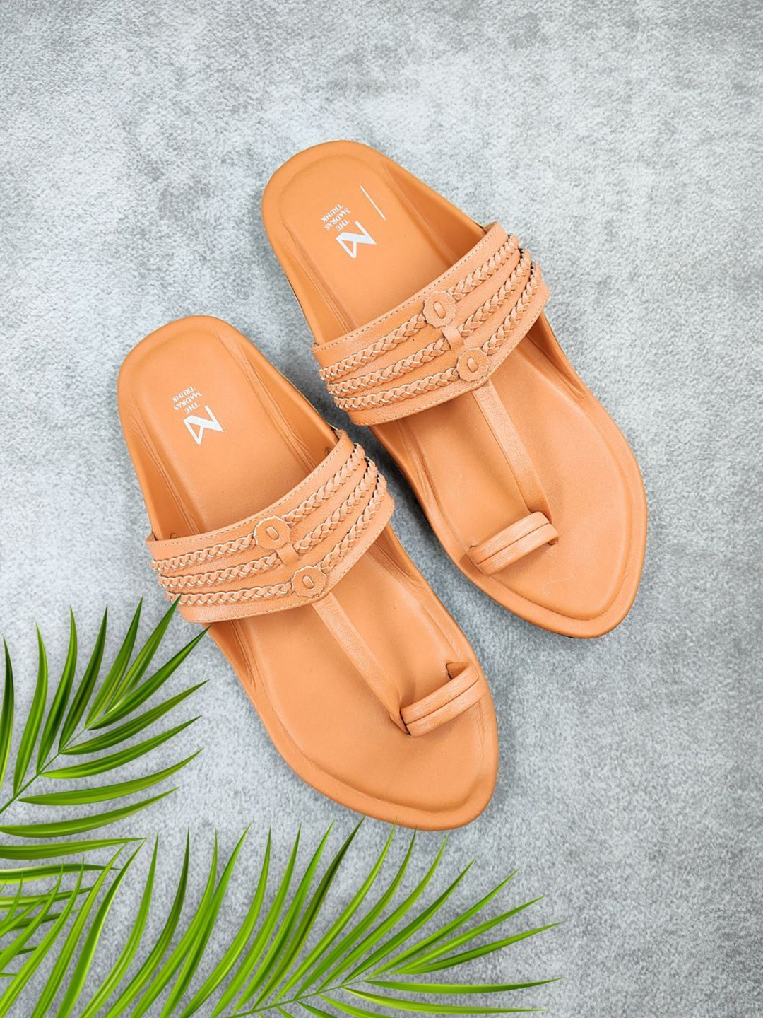 

THE MADRAS TRUNK Men Comfort Sandals, Tan