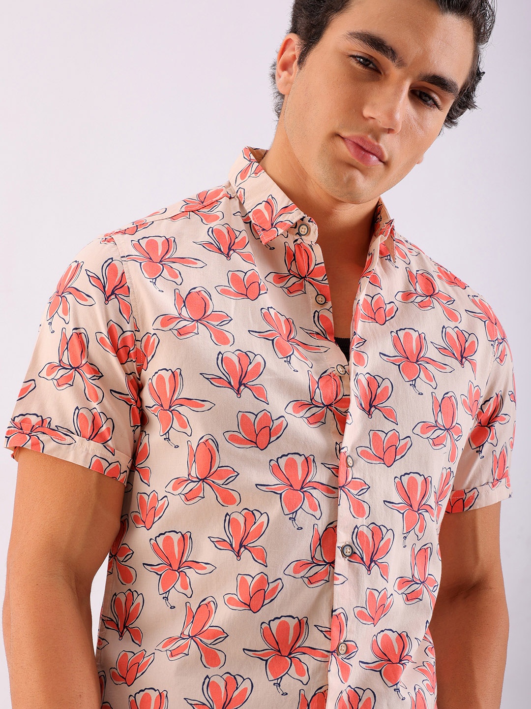 

The Indian Garage Co Men Slim Fit Floral Printed Resortwear Shirt, Cream