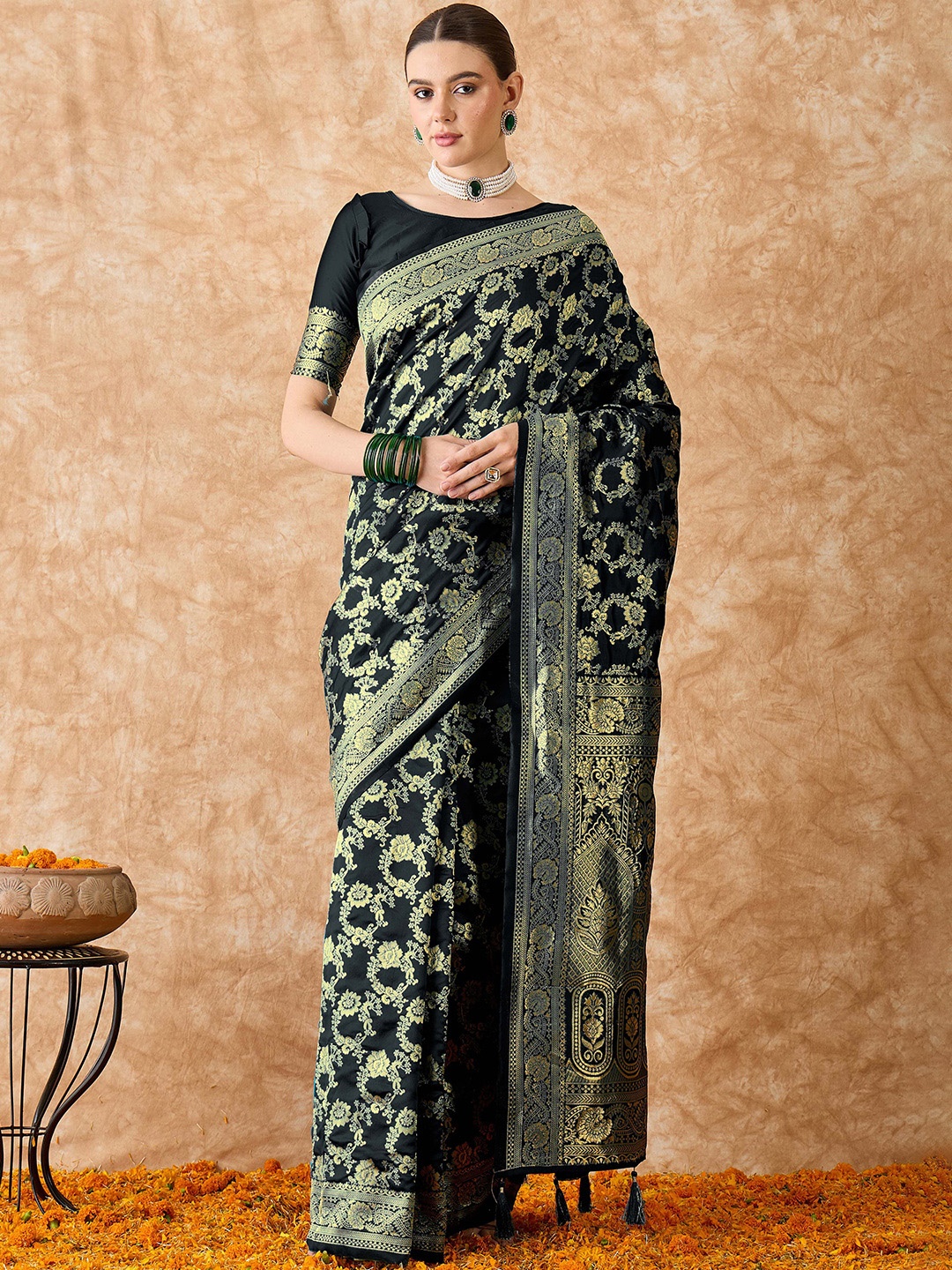 

Suha Woven Design Zari Art Silk Heavy Work Banarasi Saree, Black