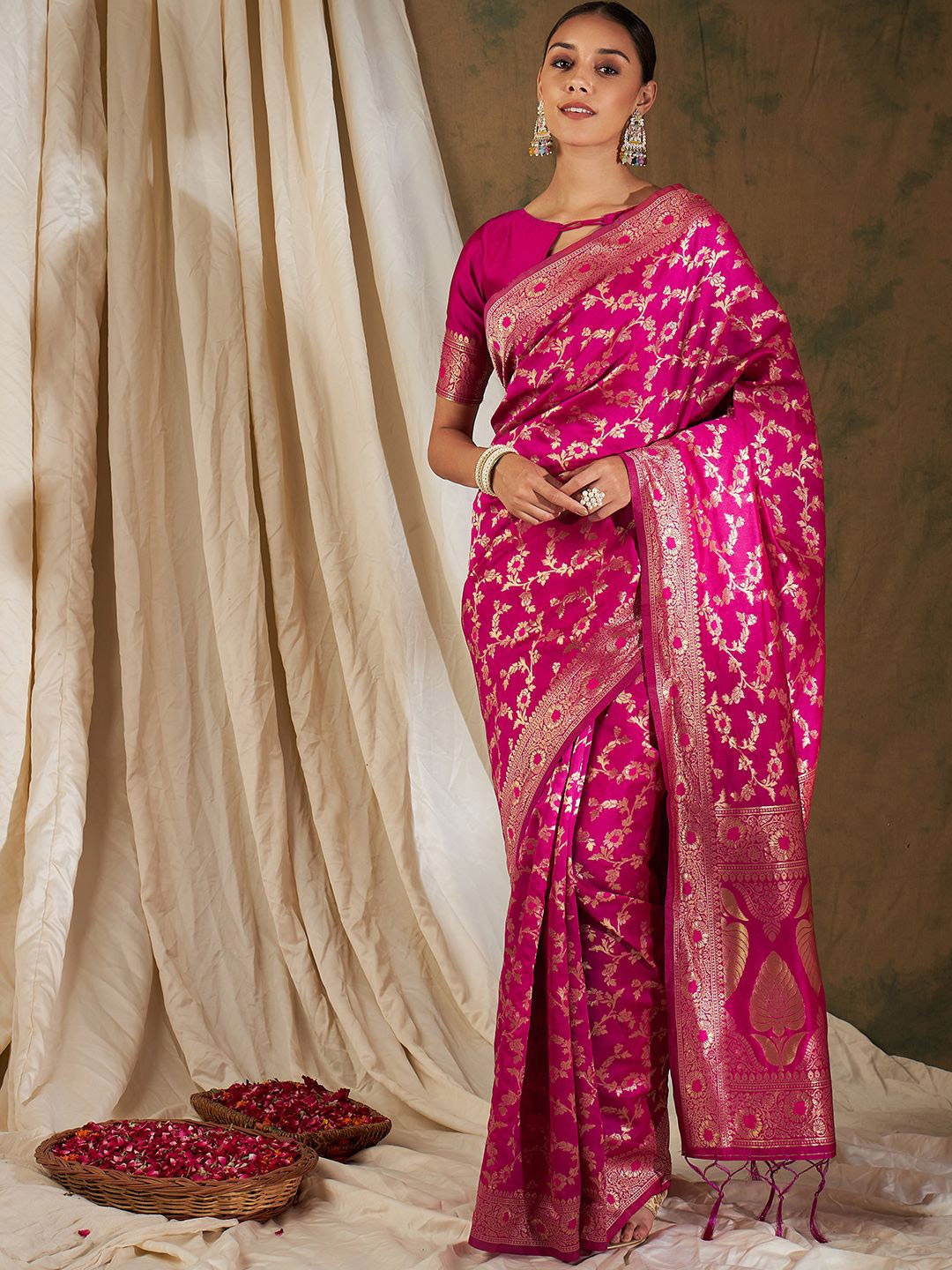 

Suha Woven Design Zari Art Silk Banarasi Saree, Pink