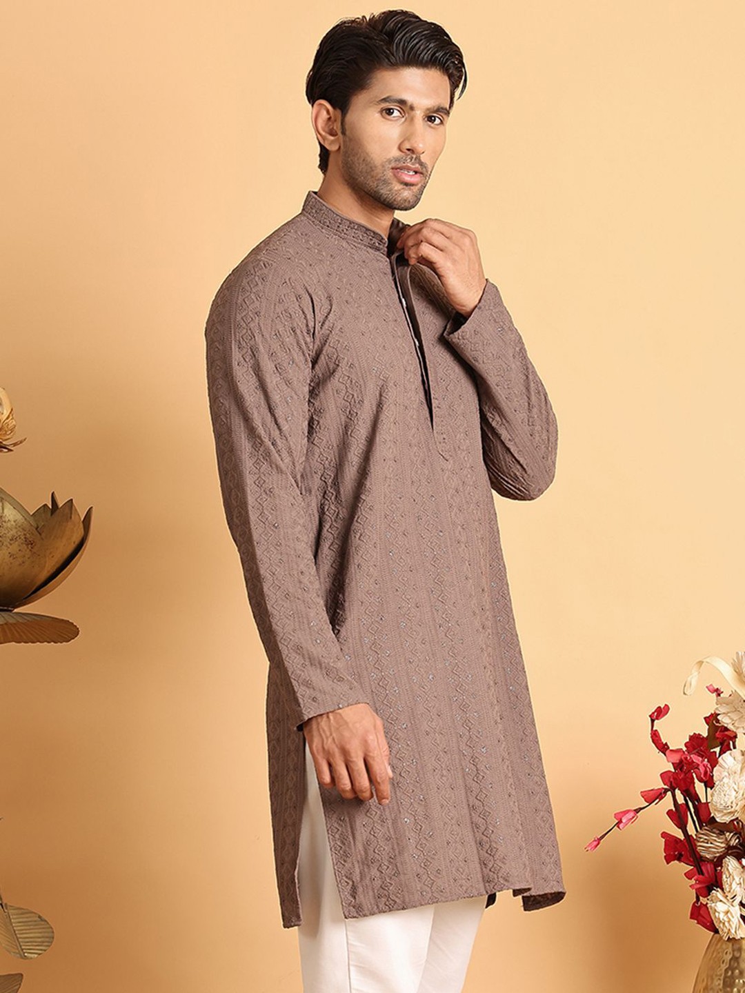 

Jompers Men Geometric Embroidered Sequinned Kurta, Coffee brown