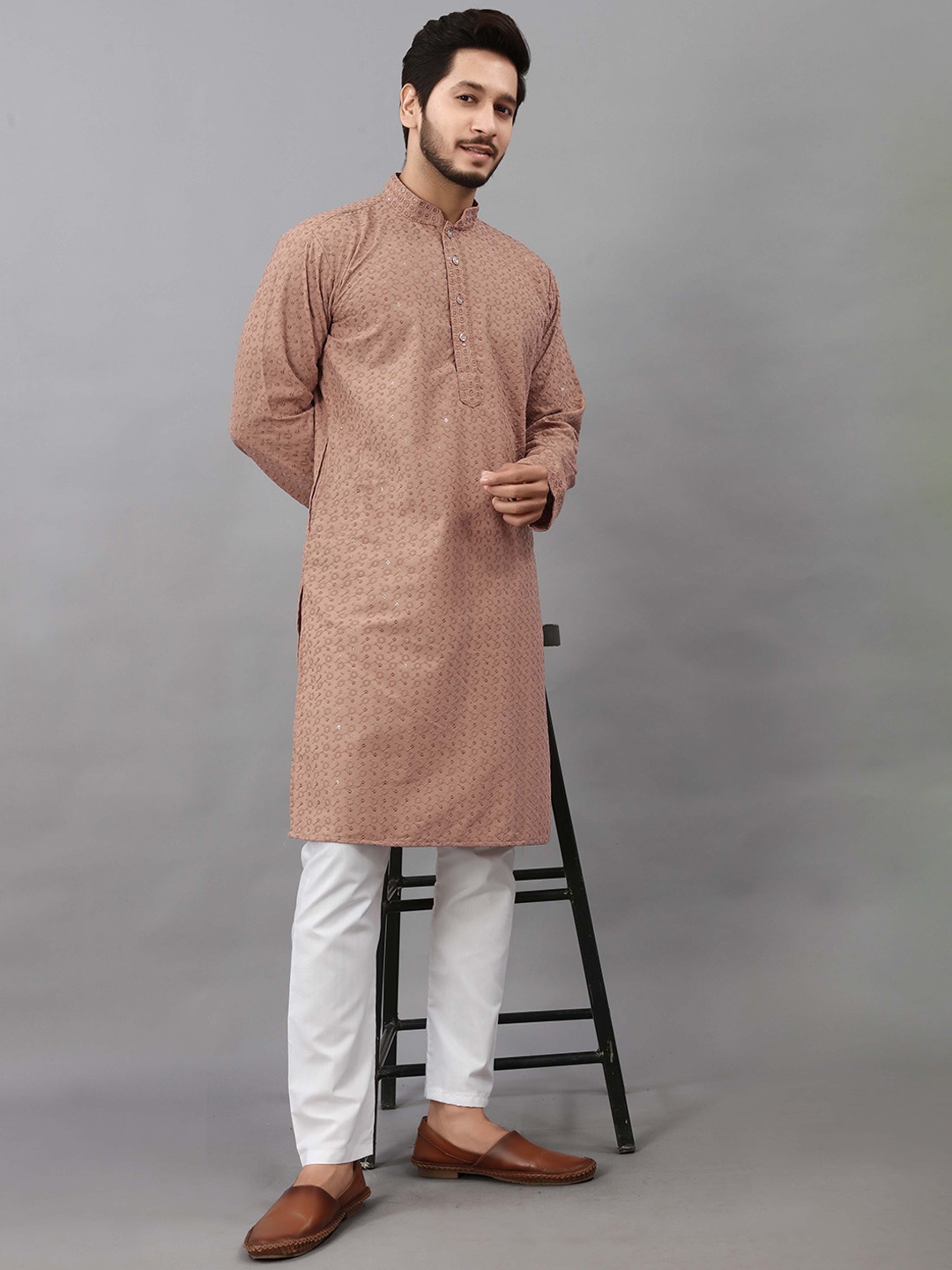 

ALMORA Men Ethnic Motifs Embroidered Mirror Work Kurta, Cream