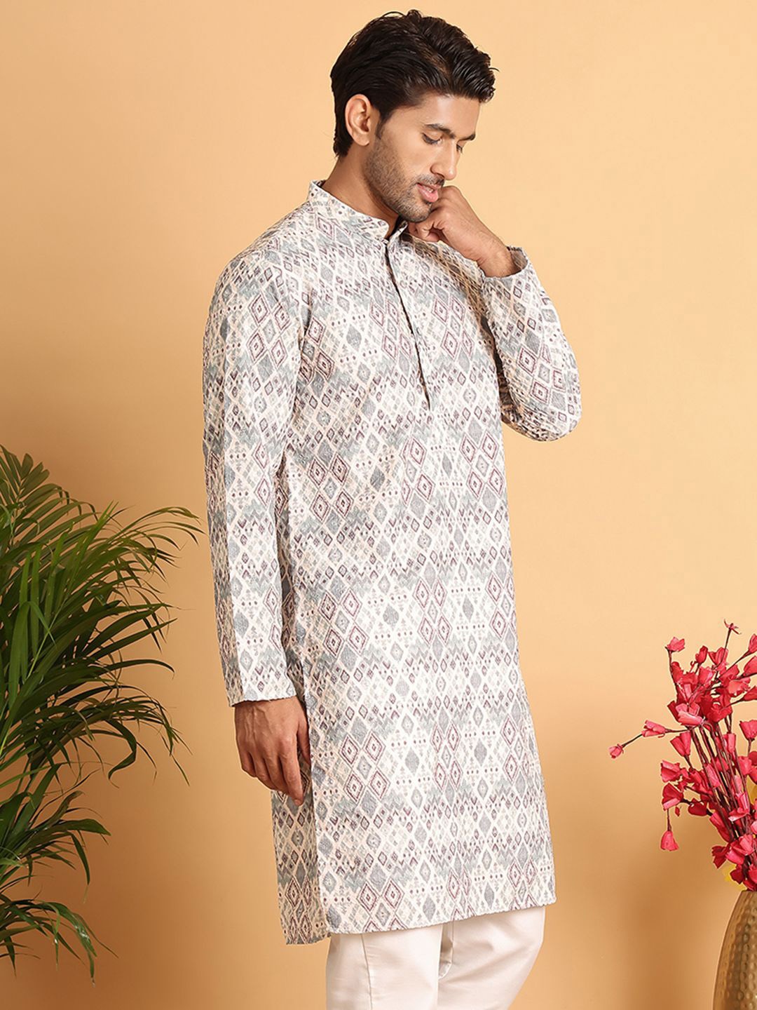 

Jompers Men Geometric Embroidered Chikankari Kurta, Off white