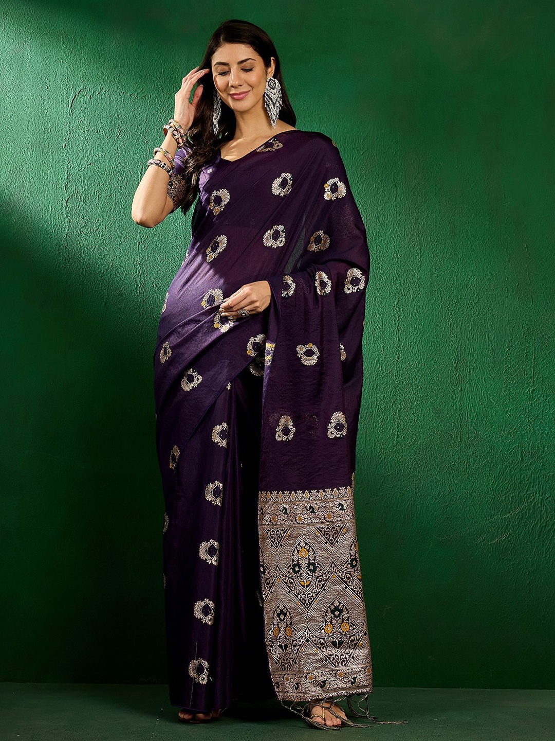 

Suha Woven Design Zari Silk Blend Saree, Purple