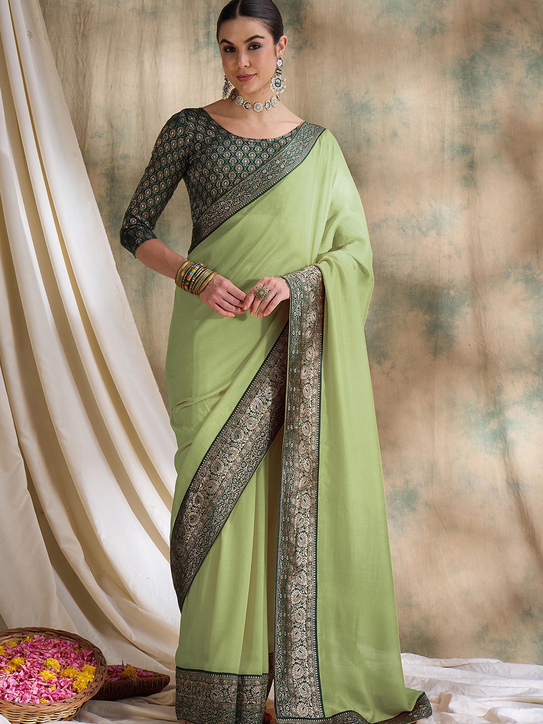 

Suha Woven Design Art Silk Saree, Green