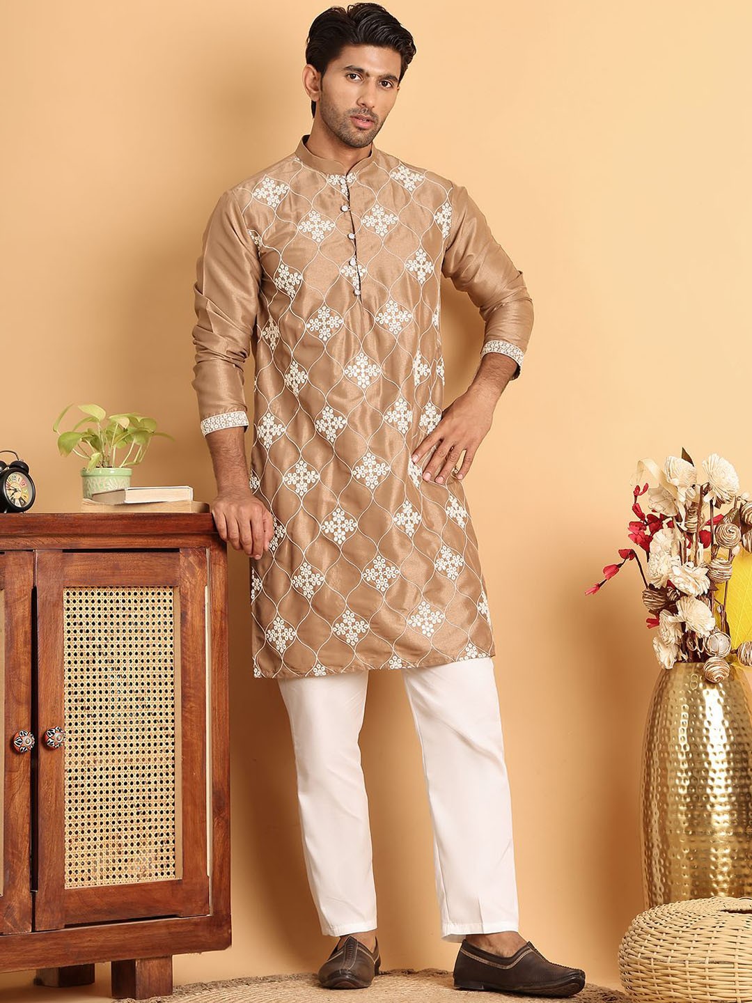 

Anouk Men Floral Embroidered Regular Thread Work Kurta with Pyjamas, Brown