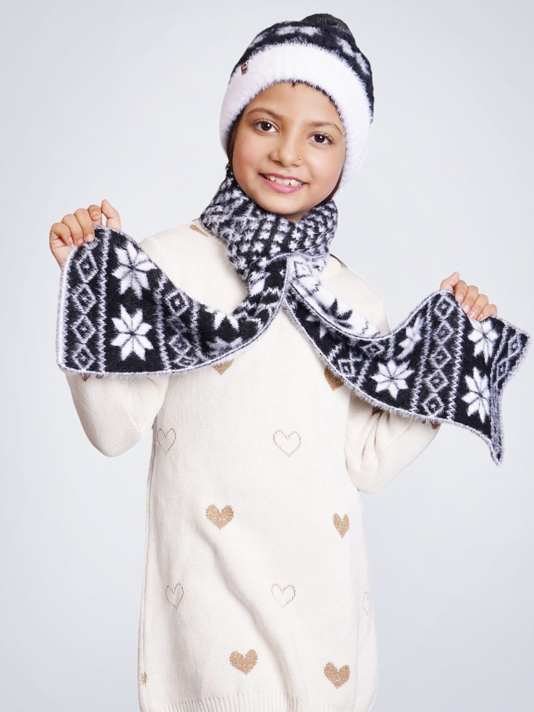 

Bharatasya Girls Woollen Beanie, Black