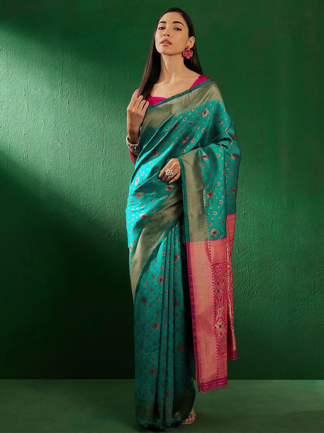 

Suha Woven Design Zari Art Silk Banarasi Saree, Green