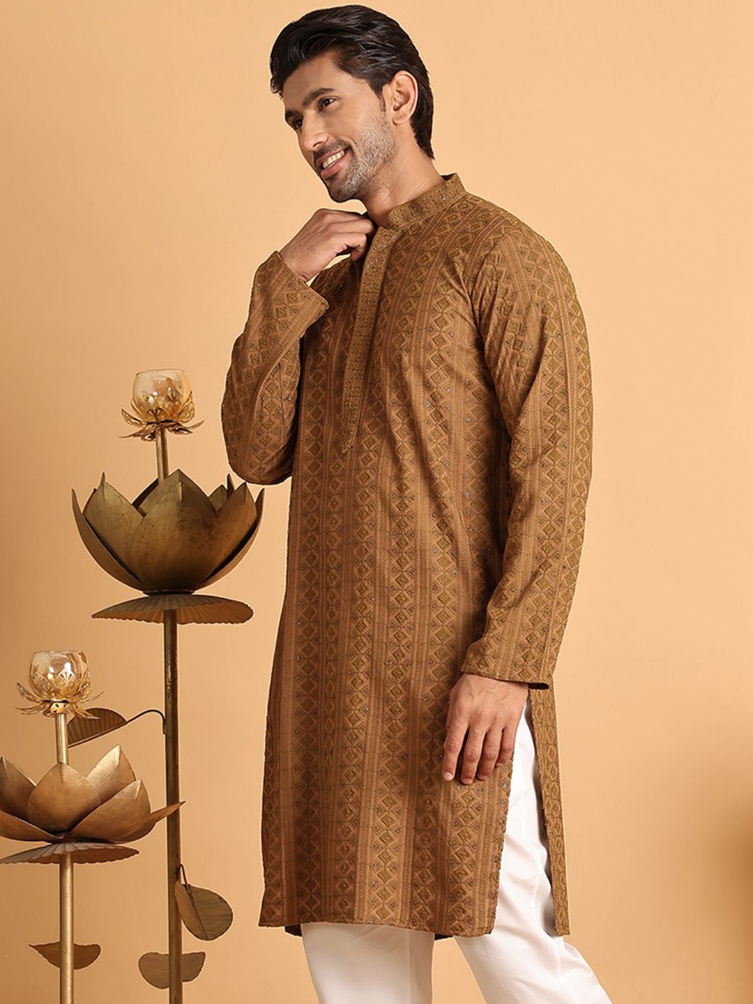 

Jompers Men Geometric Embroidered Sequinned Kurta, Brown