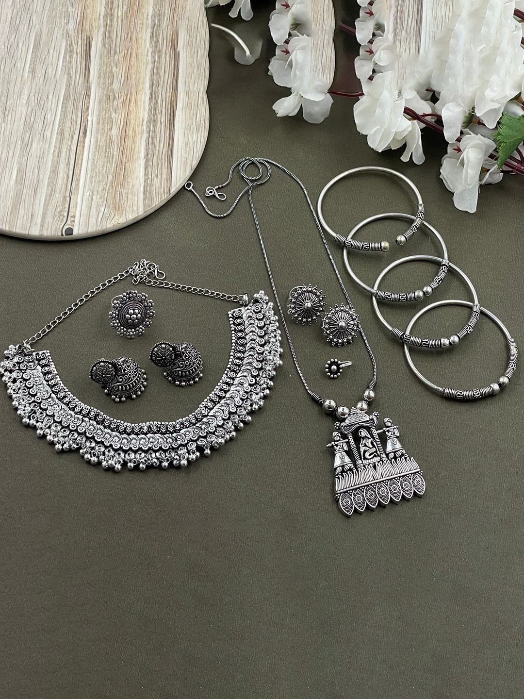 

NAMAN ARTS Mishti Silver-Plated Oxidised Necklace Jewellery Set