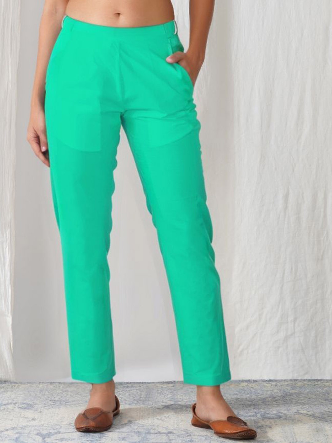 

zuri Women Relaxed Straight Leg Mid-Rise Cotton Trousers, Green