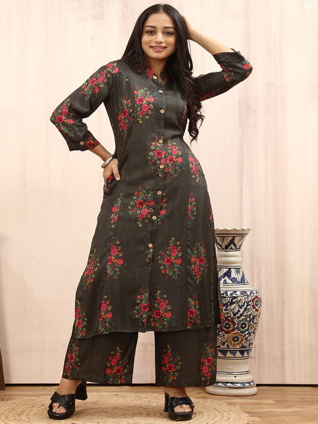 

PIRRA DESIGNS Women Floral Printed Regular Kurta with Trousers, Green