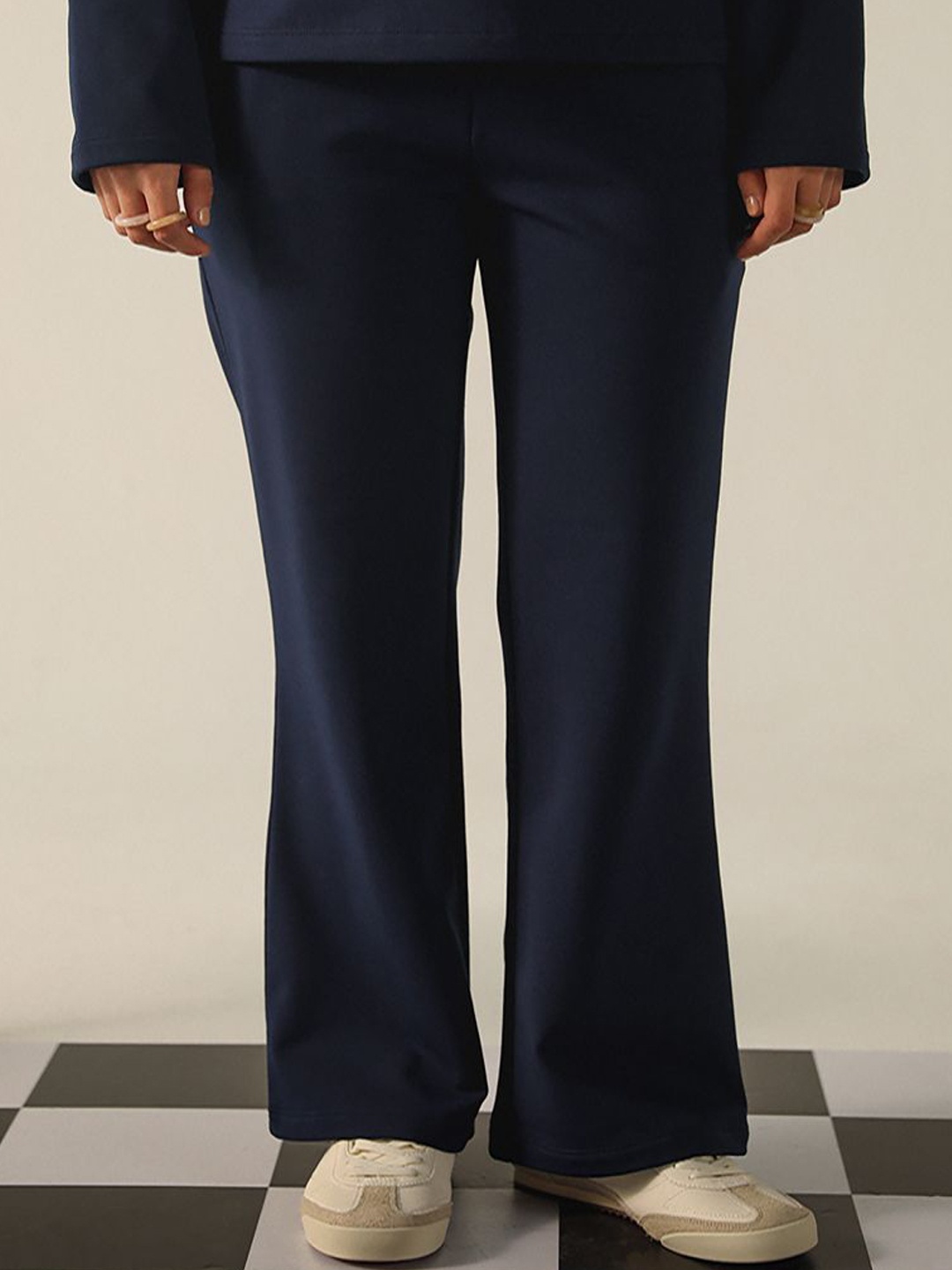 

Muvazo Hooded Neck Long Sleeves Sweatshirt With Trousers, Blue