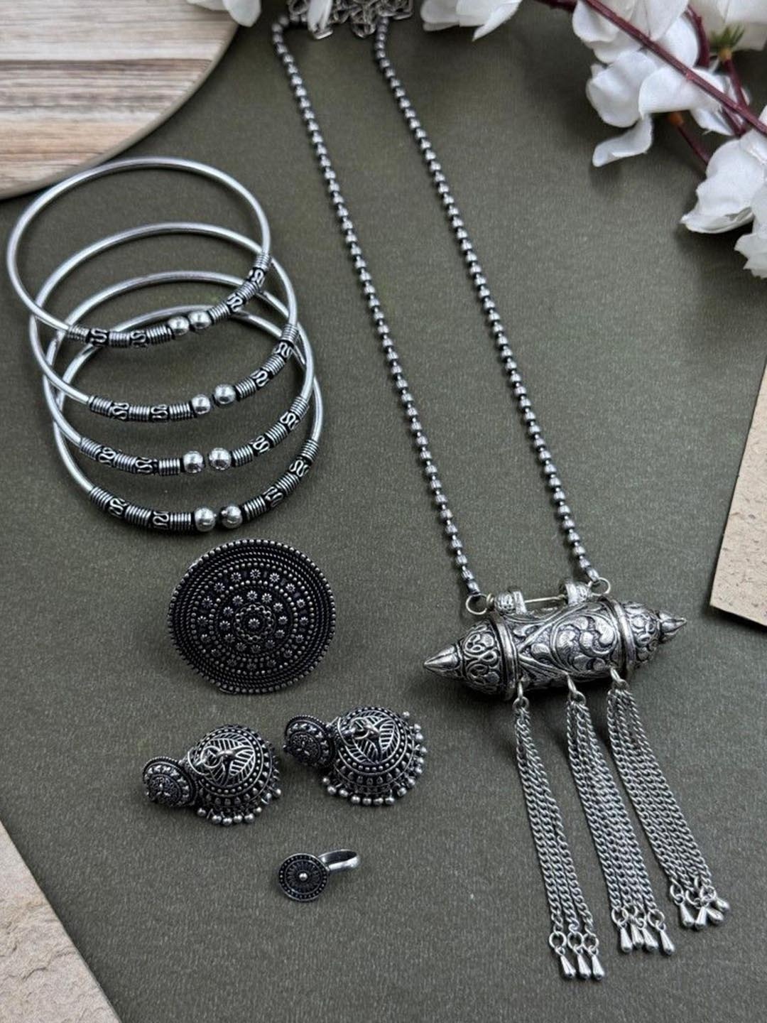 

NAMAN ARTS Nidhi Silver-Plated Oxidised Necklace Jewellery Set
