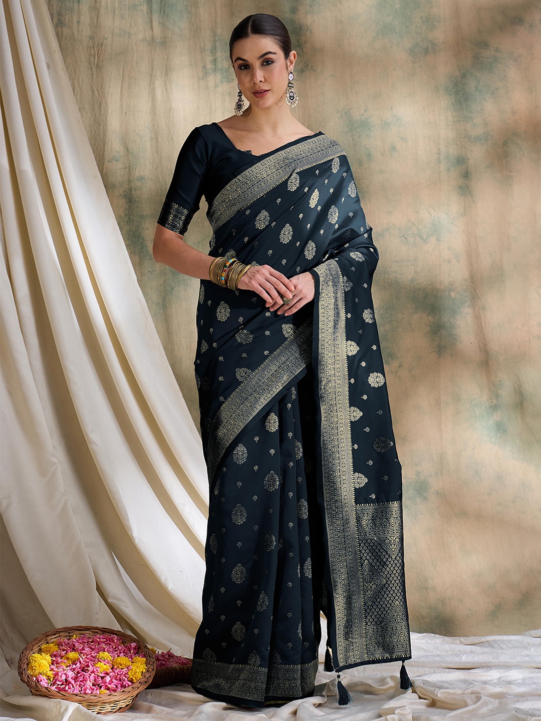 

Suha Woven Design Zari Art Silk Ready to Wear Banarasi Saree, Black