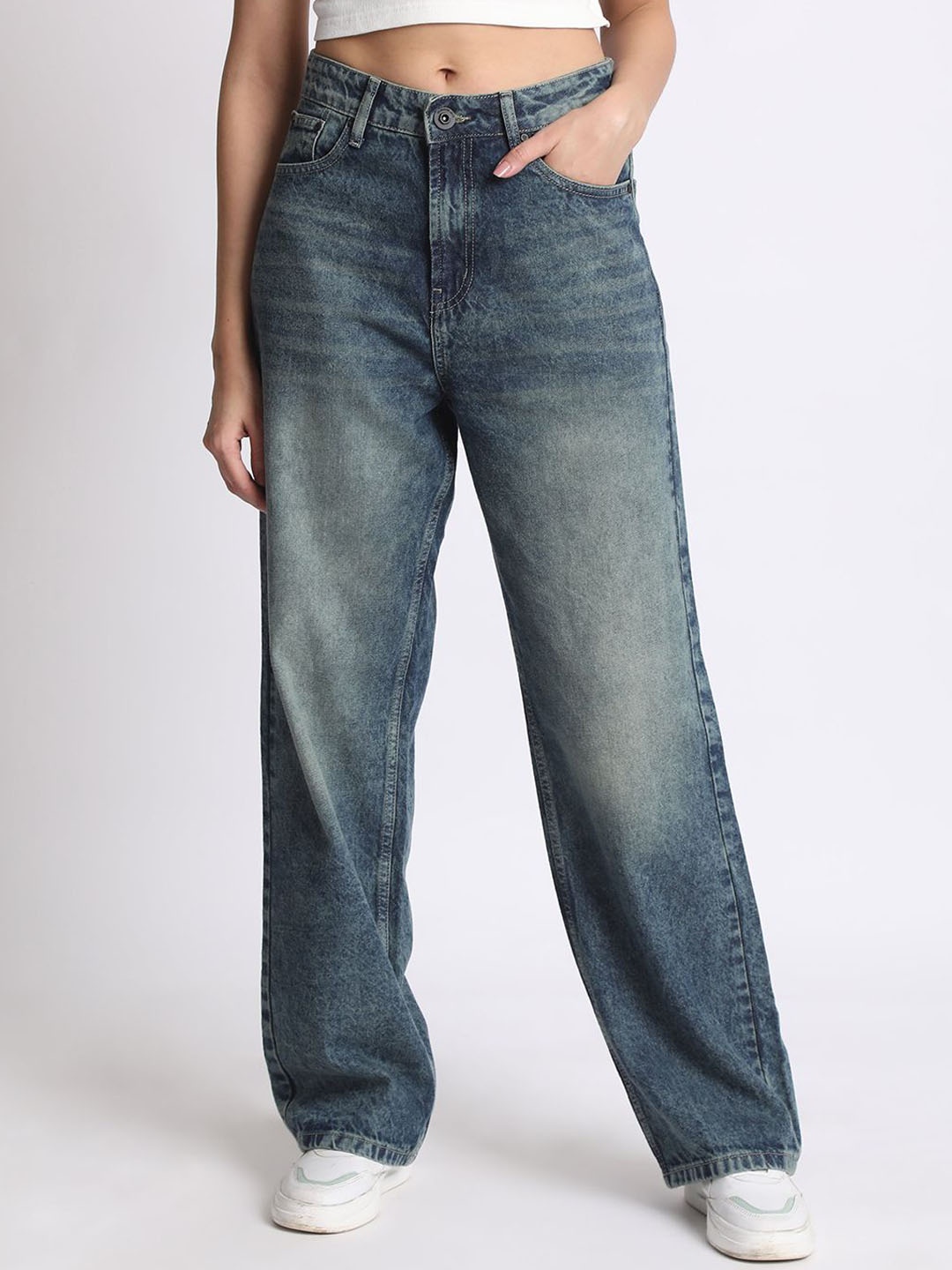 

The Roadster Lifestyle Co Women Tinted Straight Fit Cotton Jeans, Blue