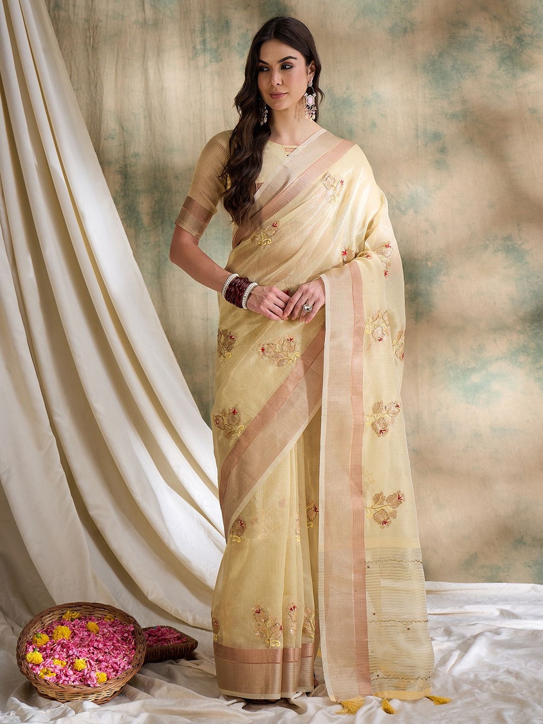 

Suha Floral Zari Saree, Beige