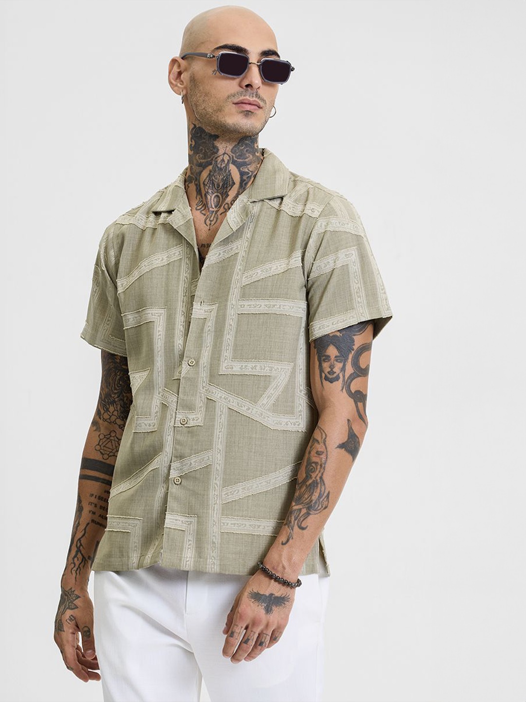 

Snitch Men Relaxed Boxy Opaque Printed Casual Shirt, Green