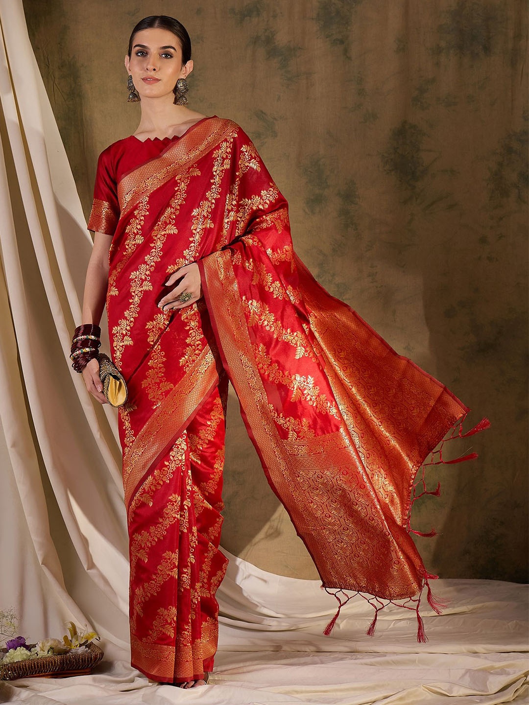 

Suha Woven Design Zari Art Silk Banarasi Saree, Red