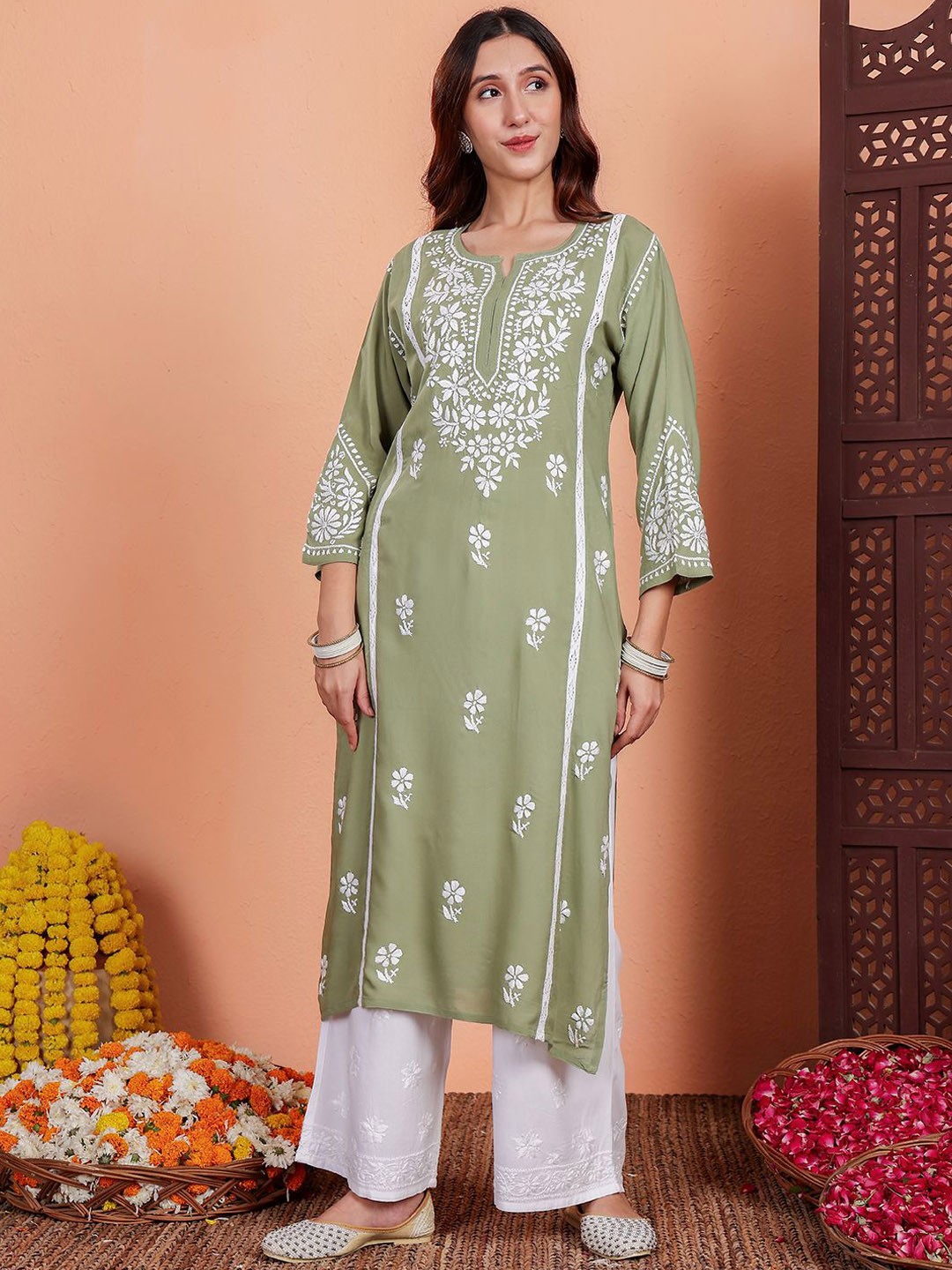 

Chowkhat Women Ethnic Motifs Embroidered Chikankari Floral Handloom Kurta, Green