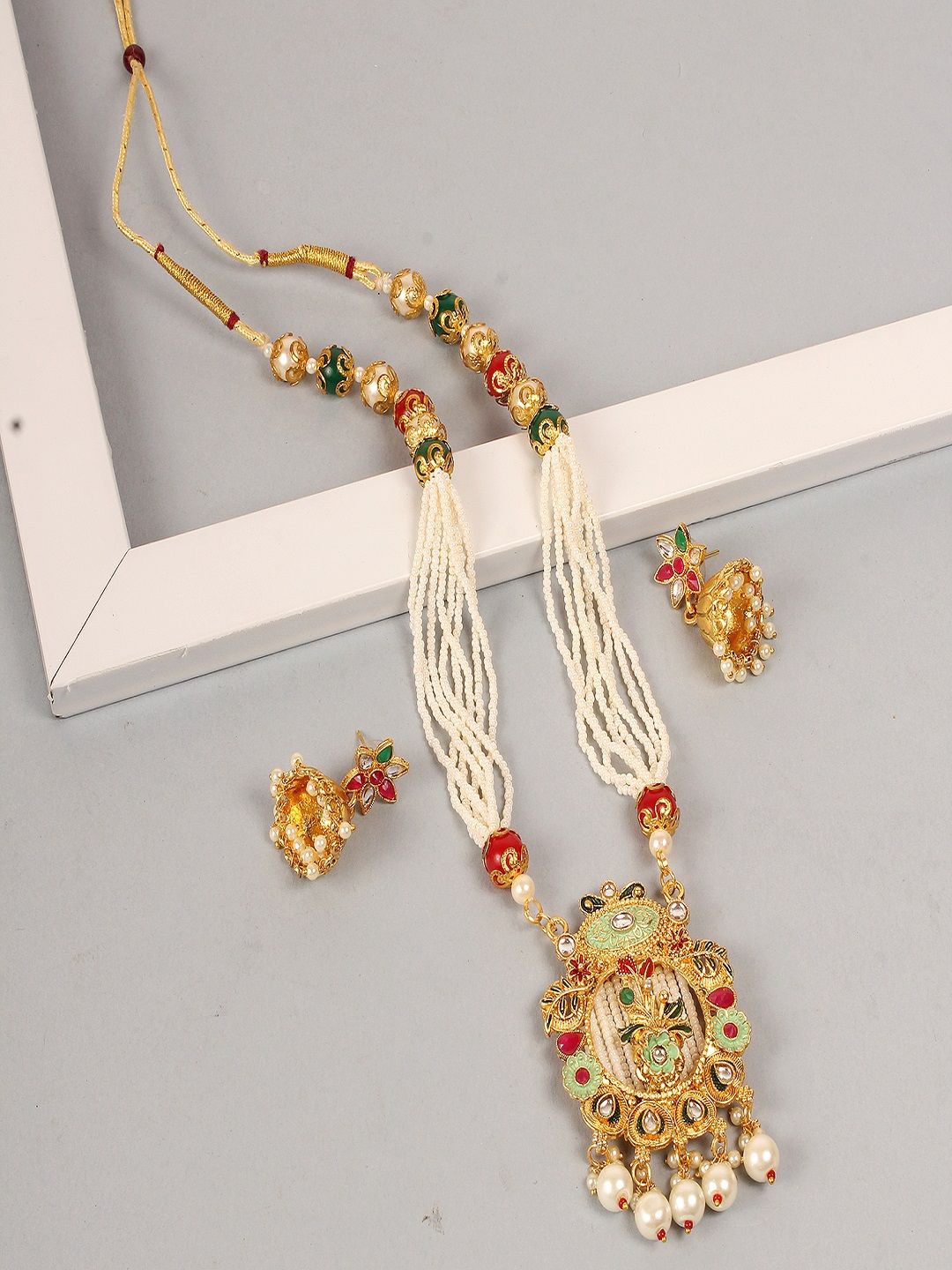 

Divisha Gold-Plated Kundan-Studded & Beaded JewellerySet