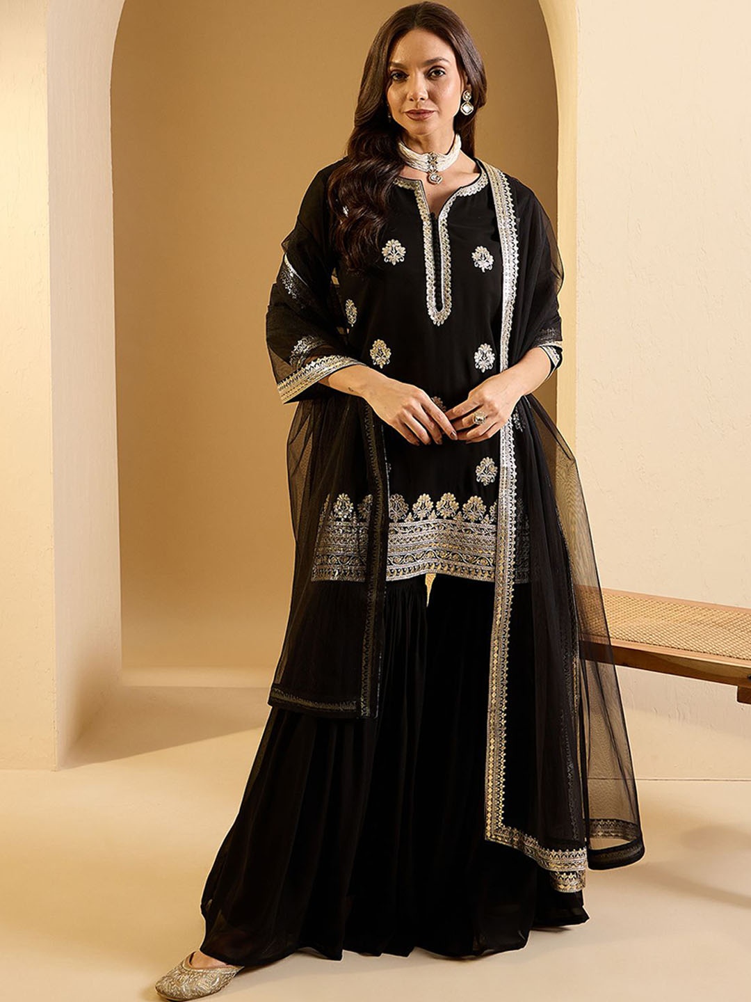 

Inddus Women Floral Embroidered Regular Sequinned Kurti with Sharara & With Dupatta, Black