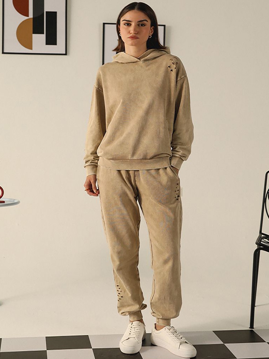

Muvazo Hooded Long Sleeves Sweatshirt With Jogger, Khaki