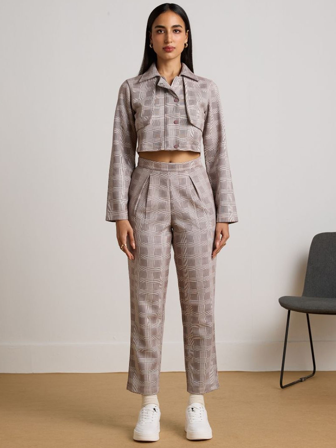 

Muvazo Checked Lapel Collar Long Sleeves Sweatshirt With Trouser, Grey
