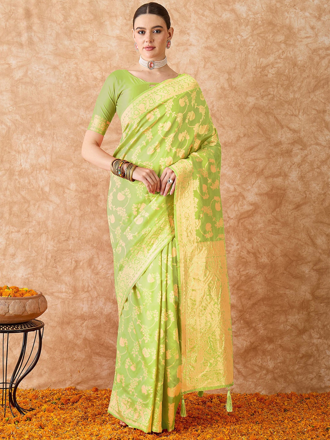 

Suha Woven Design Zari Art Silk Ready to Wear Banarasi Saree, Green