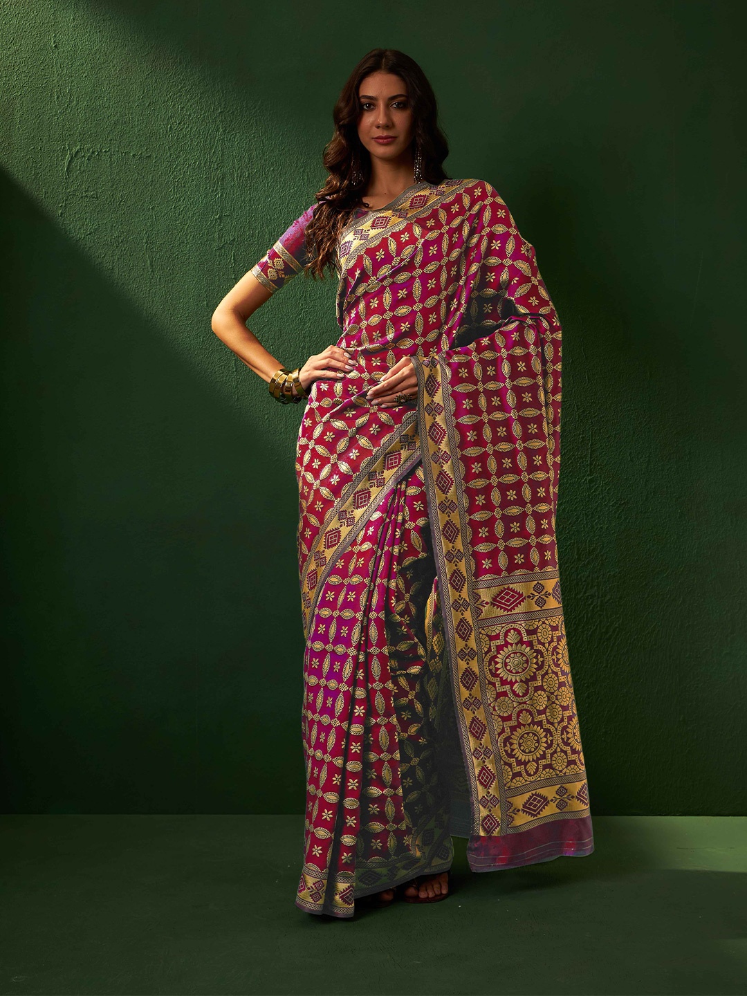 

Suha Woven Design Zari Art Silk Ready to Wear Banarasi Saree, Magenta