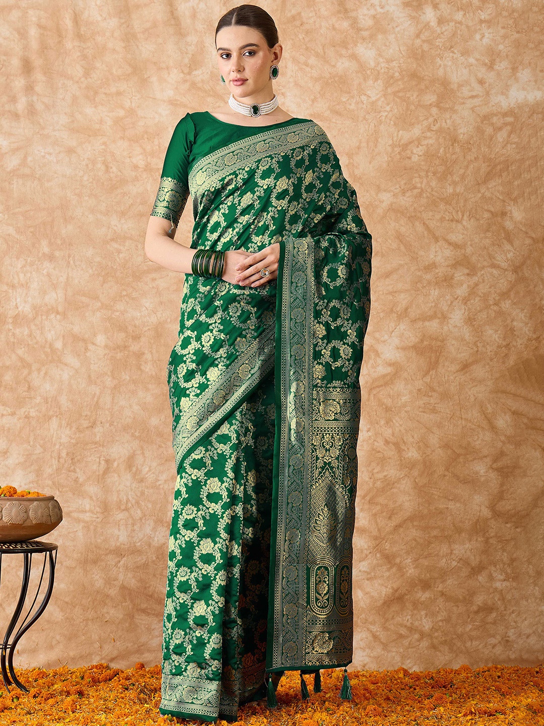 

Suha Woven Design Zari Art Silk Ready to Wear Banarasi Saree, Green
