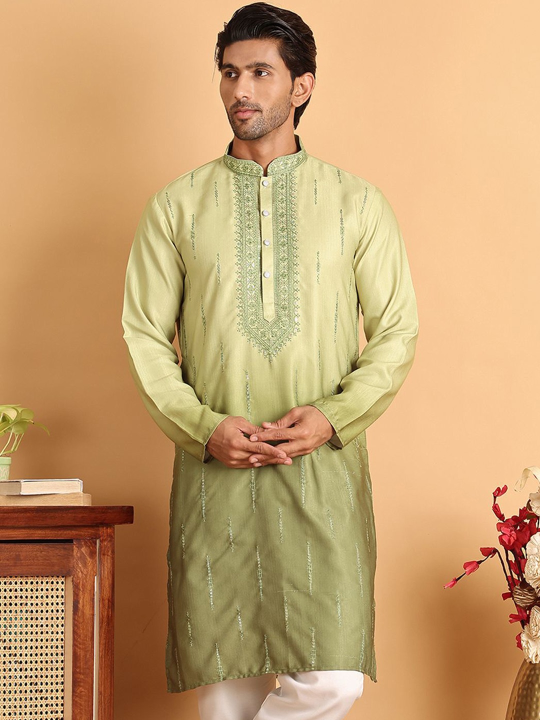 

Jompers Men Floral Embroidered Sequinned Kurta, Green