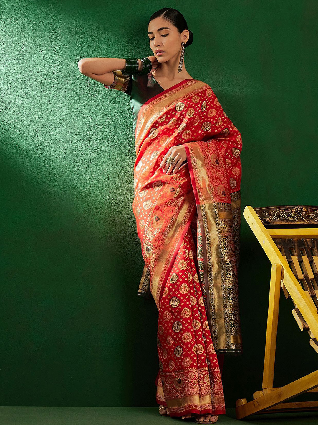 

Suha Woven Design Zari Art Silk Ready to Wear Banarasi Saree, Red