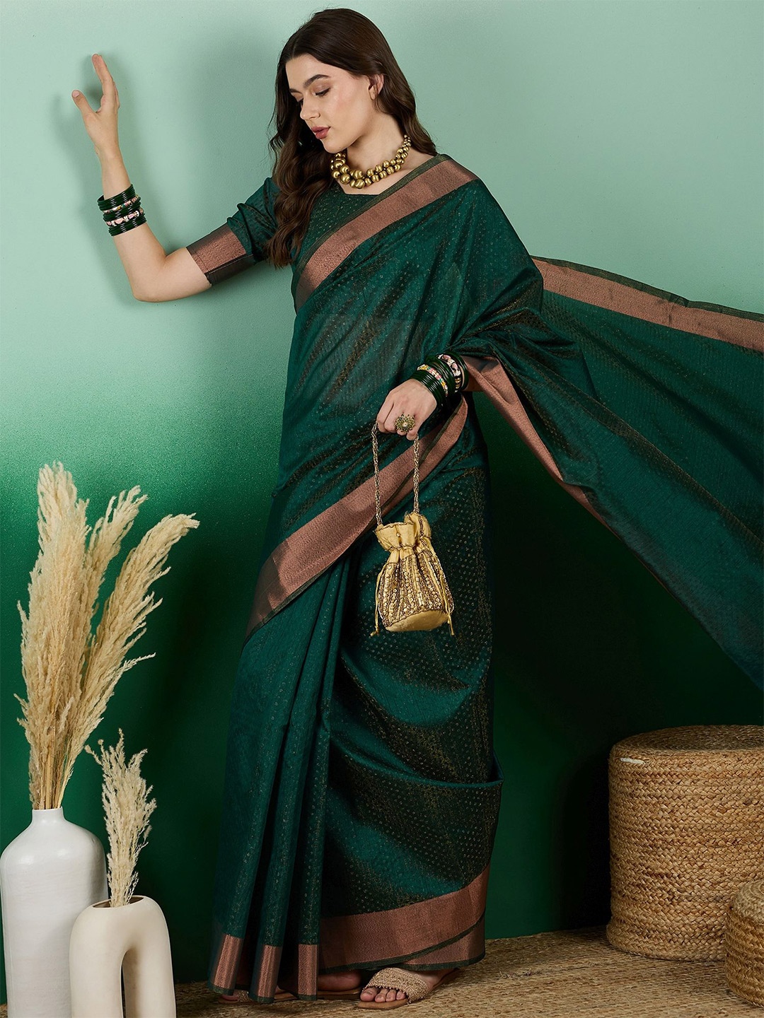 

Suha Woven Design Zari Organza Saree, Green