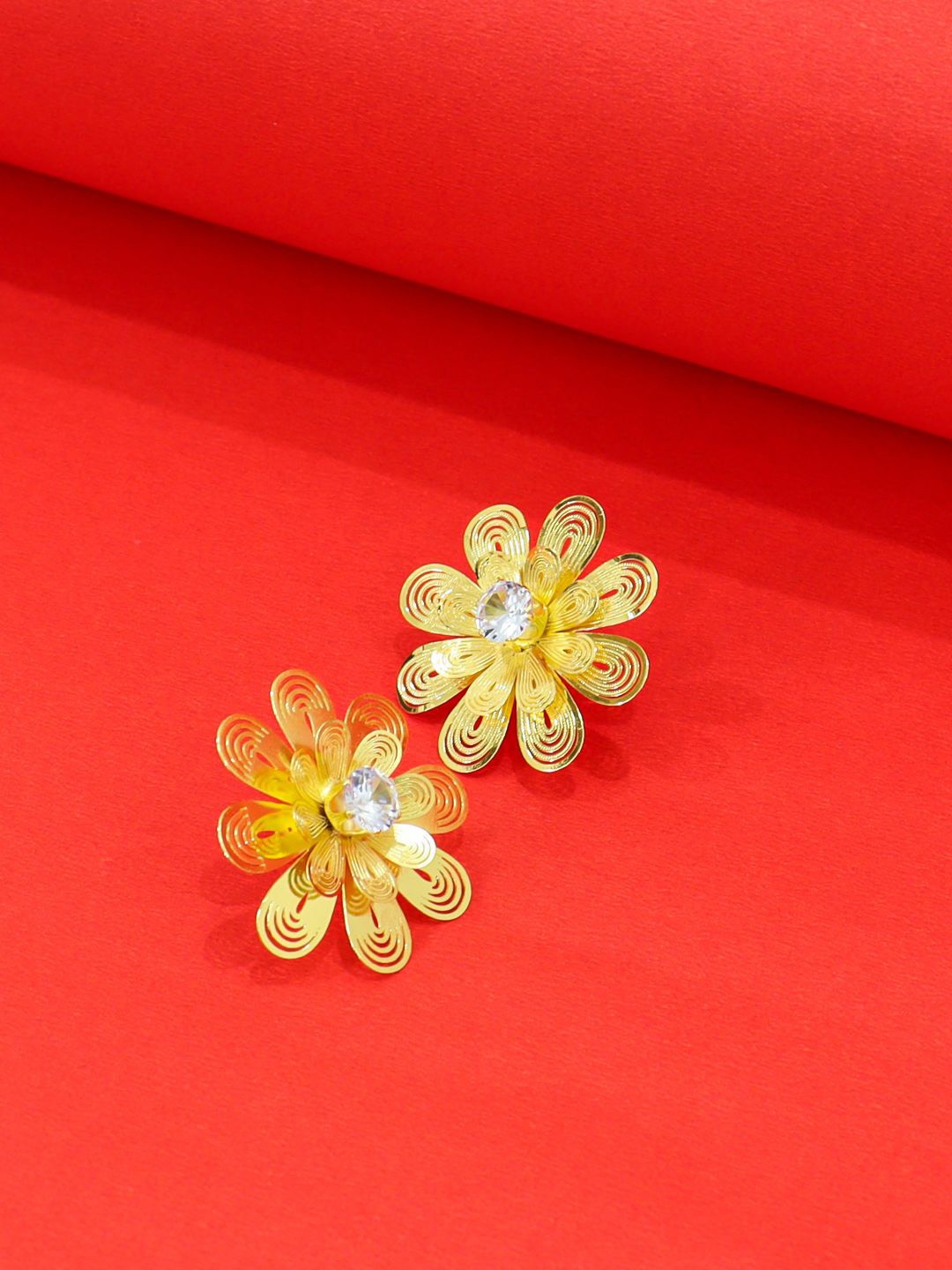 

KRENOZ Floral Studs Earrings, Gold